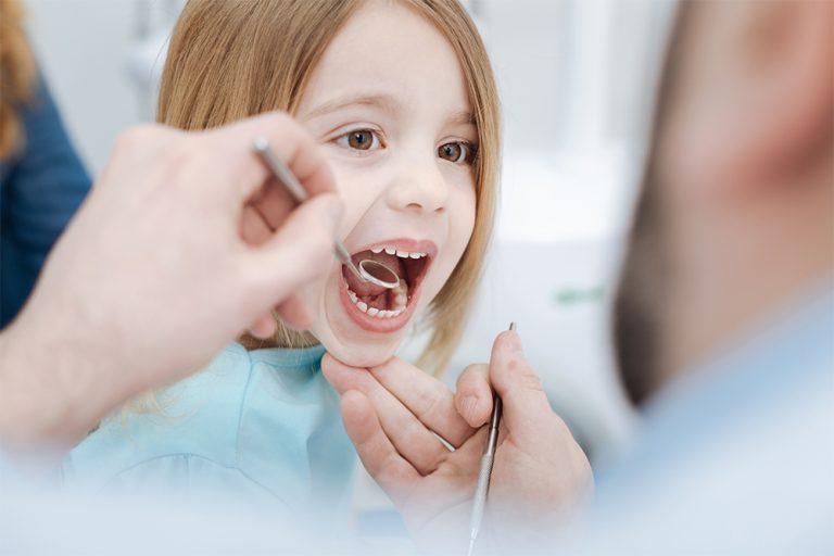 Mikor ideális először fogorvoshoz vinni gyermekem?